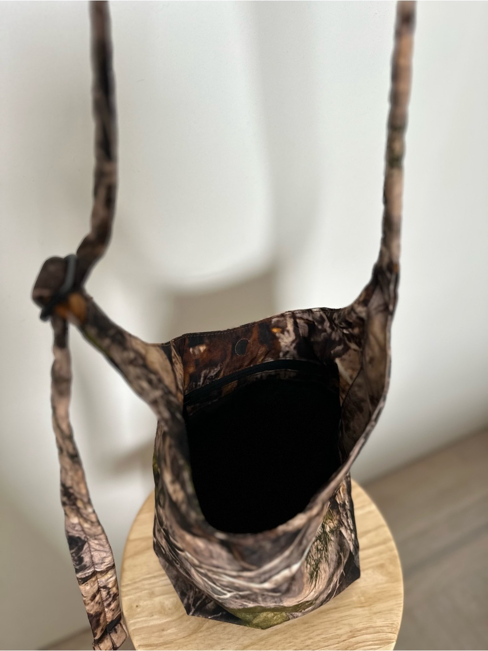 BAGGU Photo Forest Camo Print Small Nylon Sling Bag (like new!) - Picture 8 of 9